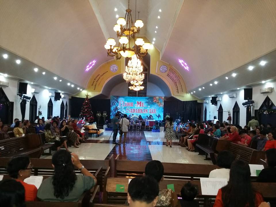Suasana Menjelang Perayaan Natal Suasana Menjelang Perayaan Natal