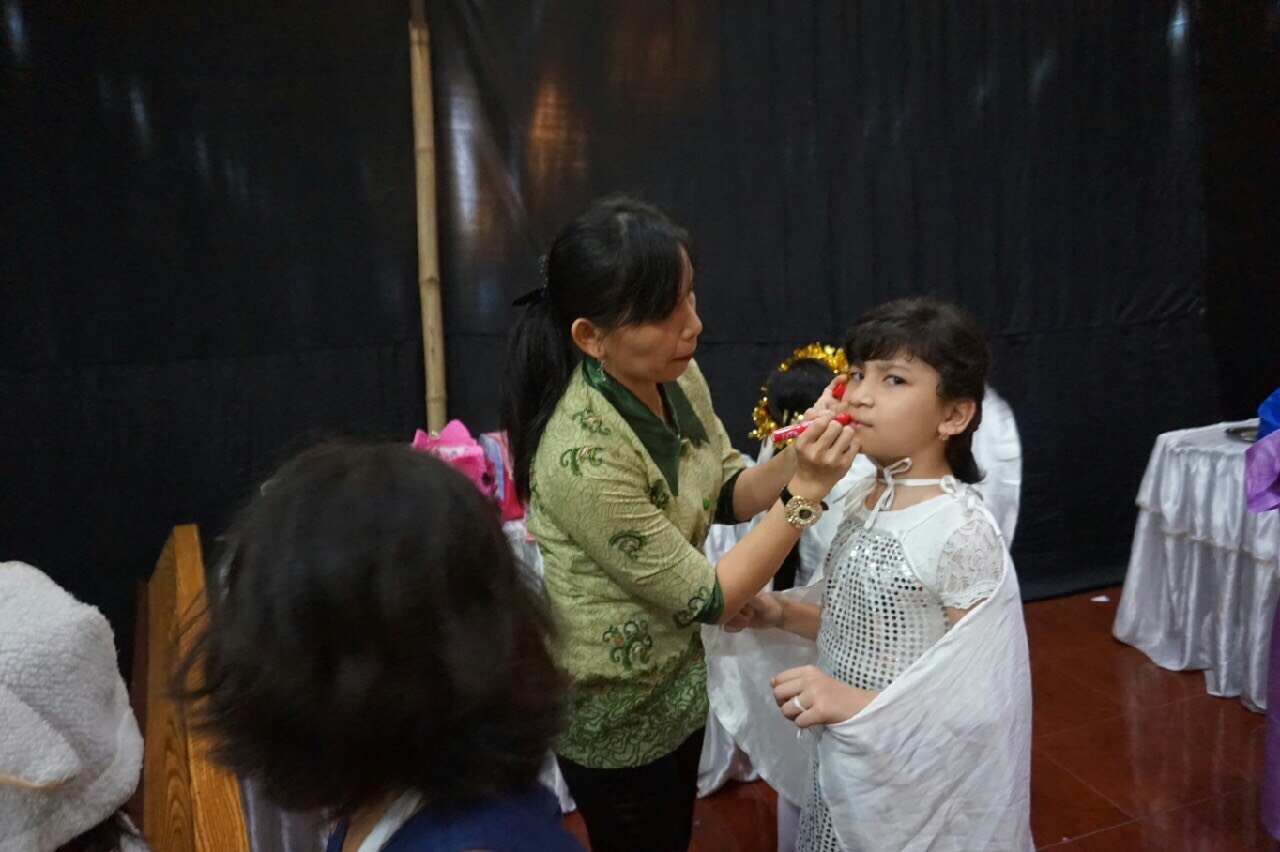 Rias dulu ya sebelum tampil... Rias dulu ya sebelum tampil...