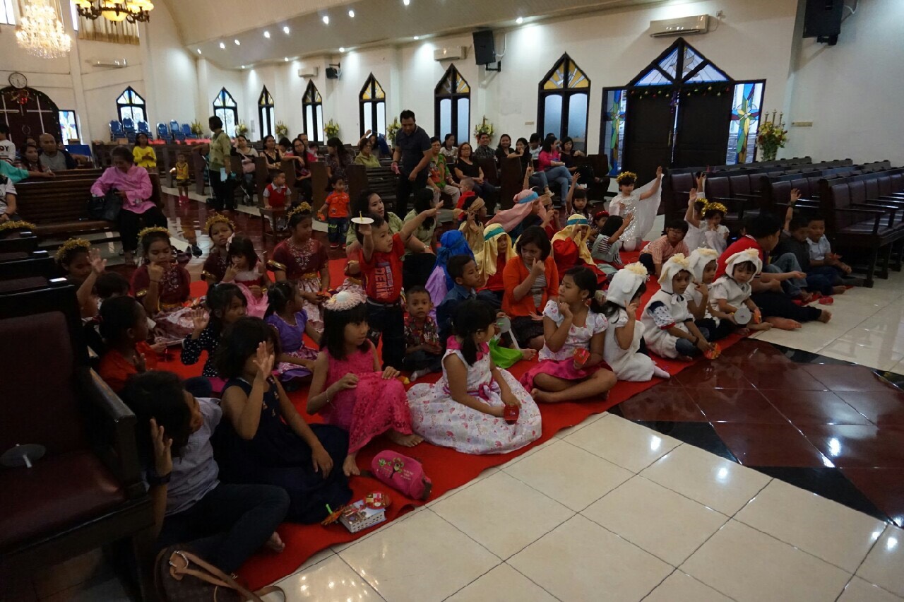 Suasana Perayaan Natal Suasana Perayaan Natal