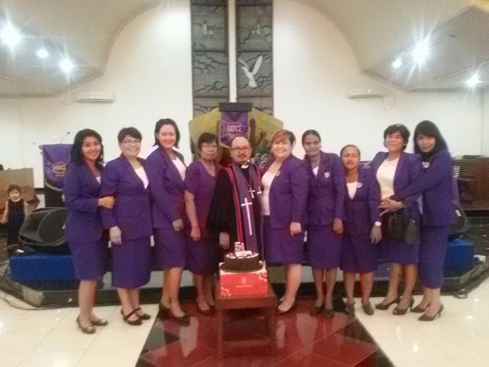 Foto Bersama Anggota & Pengurus PKP dengan Pendeta Slamet, S.Th. Foto Bersama Anggota & Pengurus PKP dengan Pendeta Slamet, S.Th.