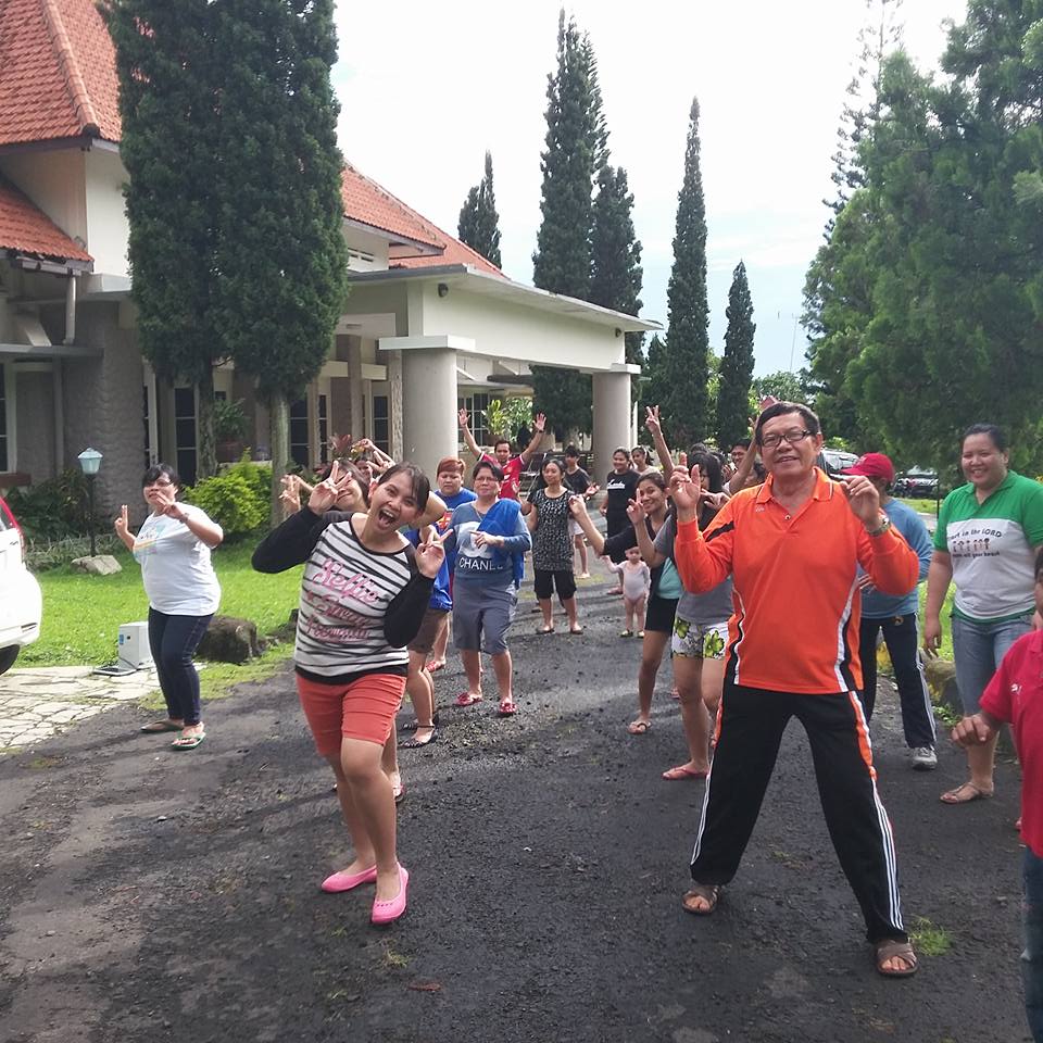 Keakraban Para Pengurus & Pelayan Pelkat Bahtera Hayat Surabaya Keakraban Para Pengurus & Pelayan Pelkat Bahtera Hayat Surabaya