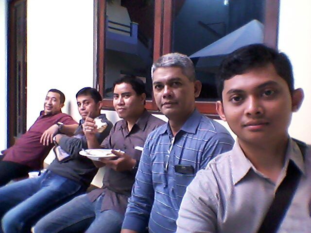 Jemaat Setelah Ibadah Paskah Subuh Jemaat Setelah Ibadah Paskah Subuh