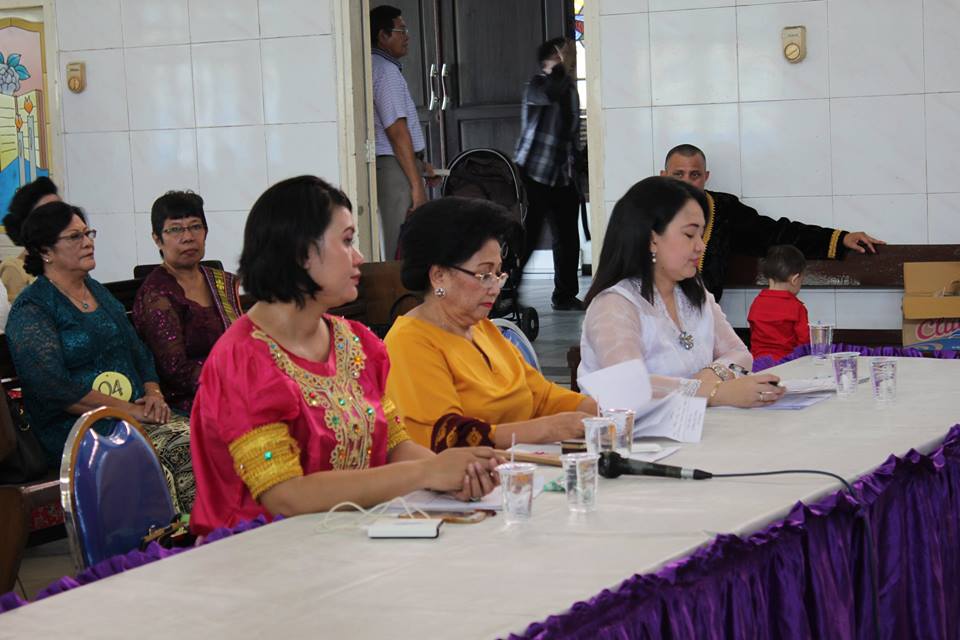 Dewan Juri Lomba Fashion Show Pakaian Tradisional dan Lomba Merias Wajah Tanpa Cermin Dewan Juri Lomba Fashion Show Pakaian Tradisional dan Lomba Merias Wajah Tanpa Cermin