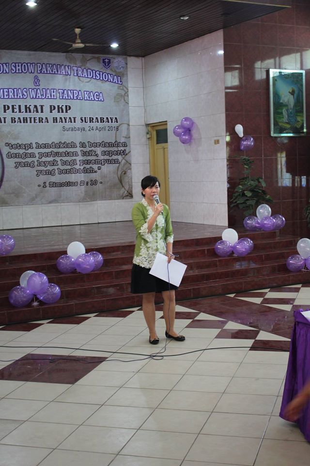 MC Lomba Fashion Show Pakaian Tradisional dan Lomba Merias Wajah Tanpa Cermin MC Lomba Fashion Show Pakaian Tradisional dan Lomba Merias Wajah Tanpa Cermin