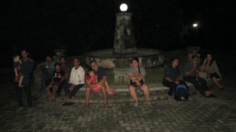 Suasanan Menjelang Makan Malam Bersama Suasanan Menjelang Makan Malam Bersama