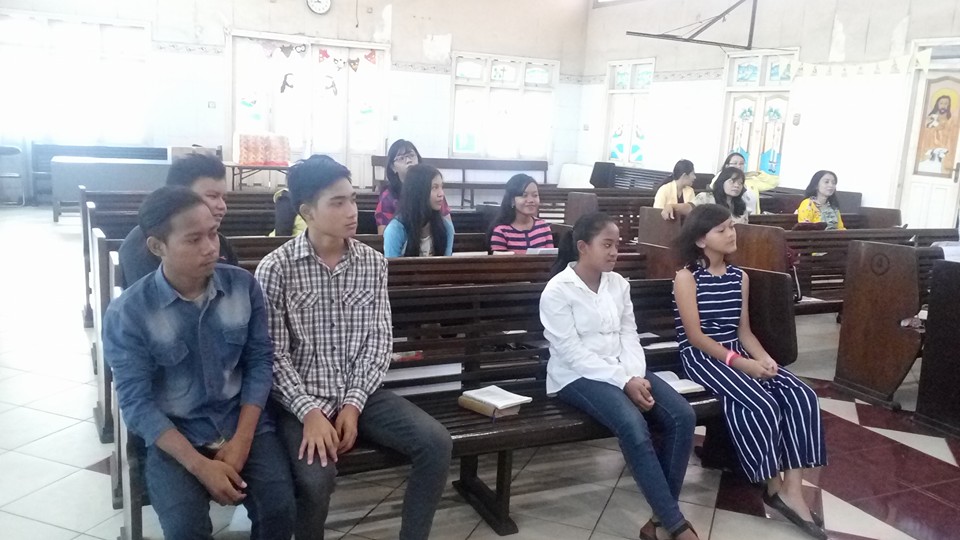 Serius Mendengarkan Firman Serius Mendengarkan Firman