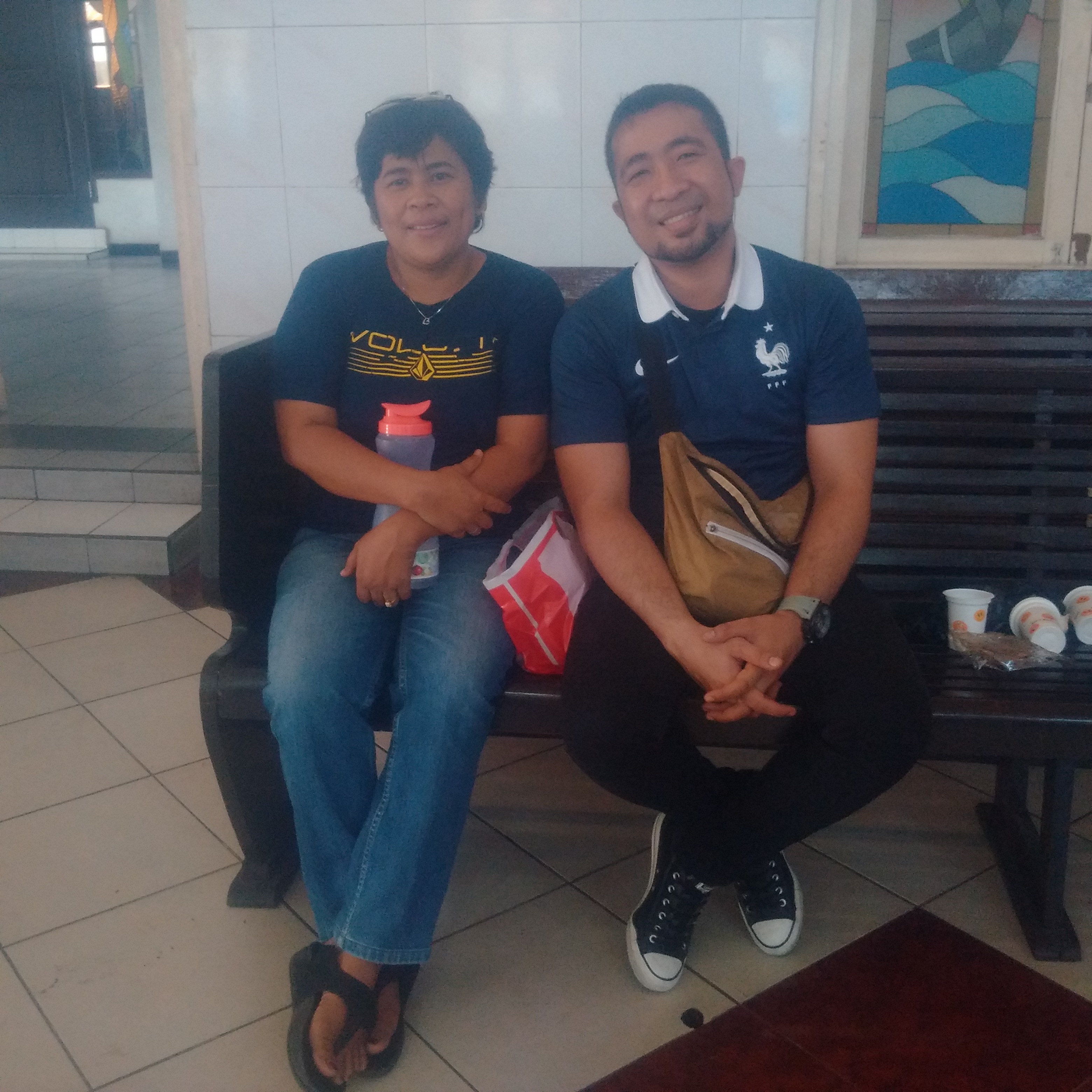 Ketua GP Bahtera Hayat (Bung Eric Likumahuwa) bersama Ibu Nyoman Kembangari Ketua GP Bahtera Hayat (Bung Eric Likumahuwa) bersama Ibu Nyoman Kembangari