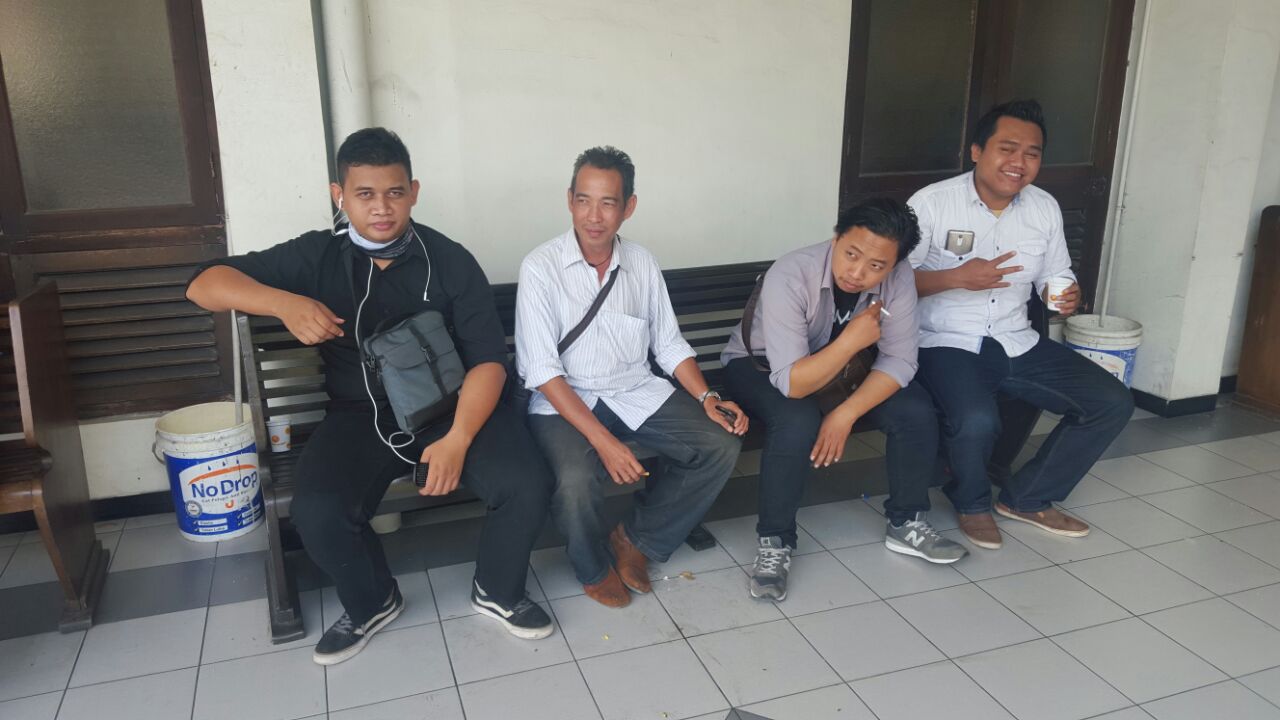 Para Pendonor Setia Menunggu Giliran Para Pendonor Setia Menunggu Giliran