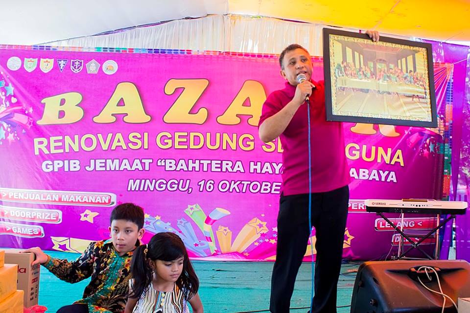 Suasana Lelang Bazaar HUT GPIB Bahtera Hayat Ke-47 Suasana Lelang Bazaar HUT GPIB Bahtera Hayat Ke-47
