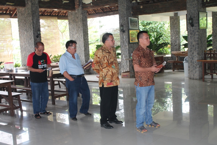Ibadah Minggu (dpo: Pnt. Stenly Luntungan) Ibadah Minggu (dpo: Pnt. Stenly Luntungan)