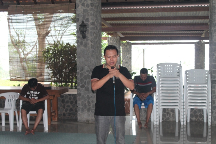 Doa Makan oleh Dkn. Jeffry Ambouw Doa Makan oleh Dkn. Jeffry Ambouw