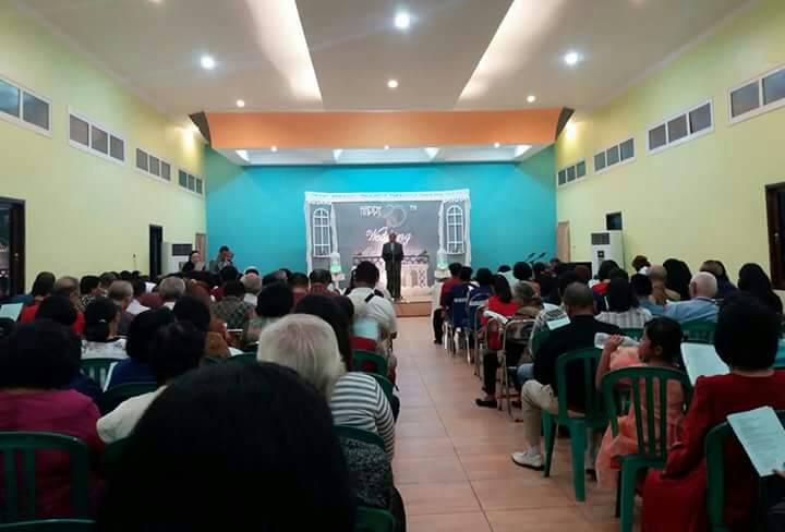 Suasana Ibadah Pengucapan Syukur HUT Perkawinan Perak Bpk. Pdt. Marianus Tupessy, S.Th. & Ibu Ni Nyoman Kembangari Suasana Ibadah Pengucapan Syukur HUT Perkawinan Perak Bpk. Pdt. Marianus Tupessy, S.Th. & Ibu Ni Nyoman Kembangari